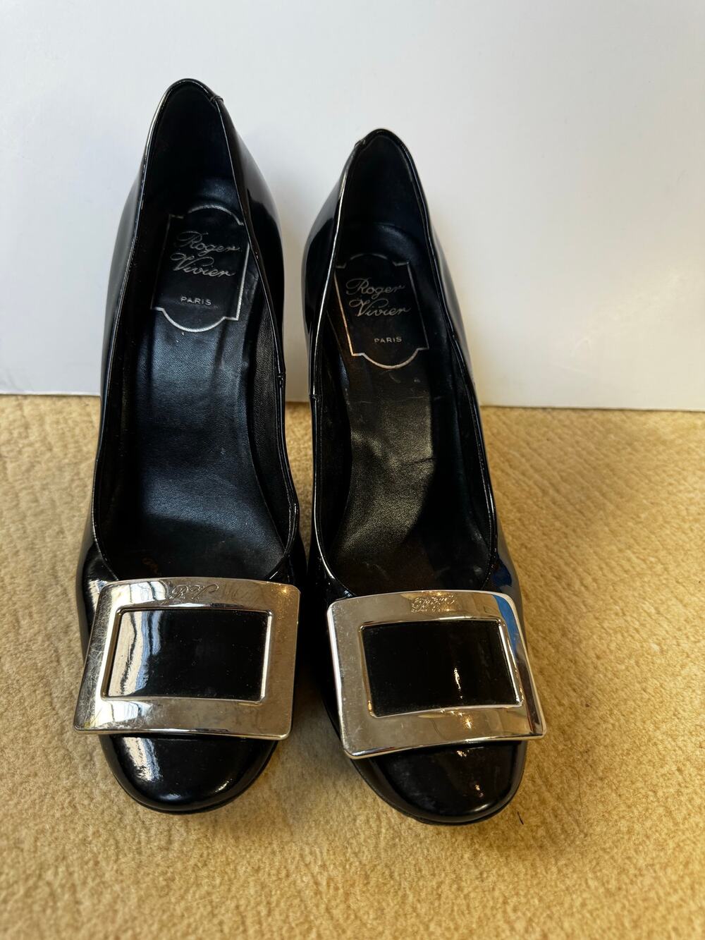 Roger Vivier Belle de Nuit Black Patent Leather 37.5 Size 7.5 Designer Pumps 90s